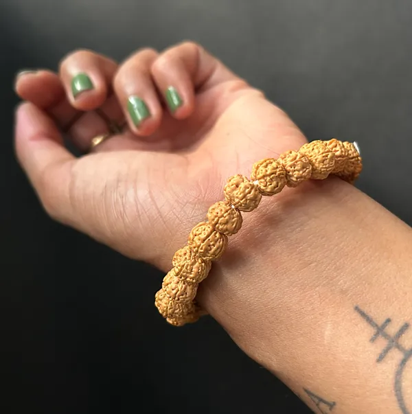 Brown_5_Mukhi_Rudraksha_Beads_Bracelet_(8_Inch_Round)