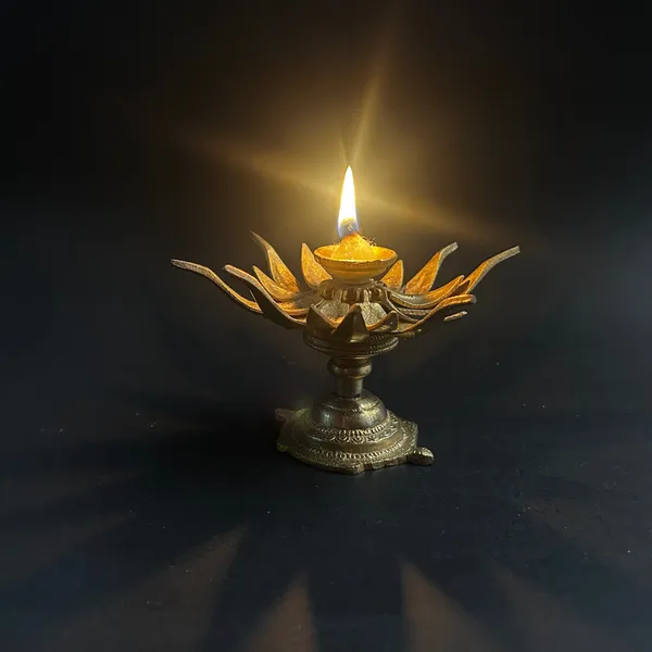 Golden_Finish_Pure_Brass_Kamal_Pooja_Diya_(4_Inch)