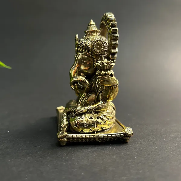 Golden_Finish_Pure_Brass_Ganesha_God_Statue_(2_Inch)