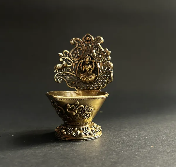 Golden_Finish_Pure_Brass_Laxmi_Diya_(3.25_Inch)