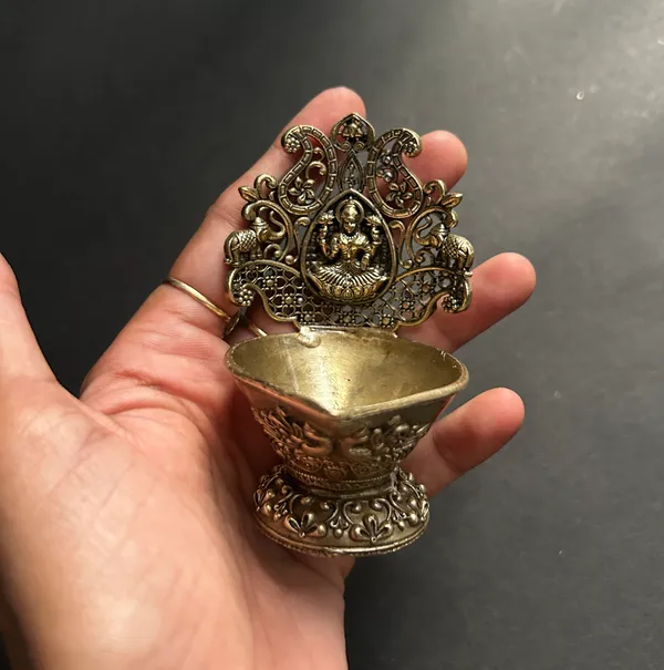 Golden_Finish_Pure_Brass_Laxmi_Diya_(3.25_Inch)