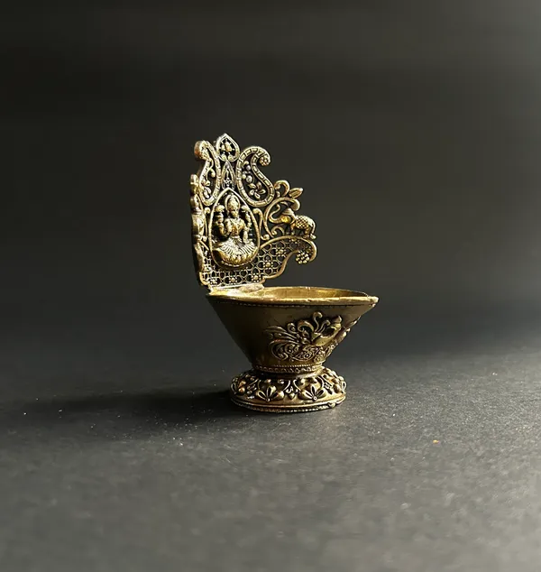 Golden_Finish_Pure_Brass_Laxmi_Diya_(3.25_Inch)