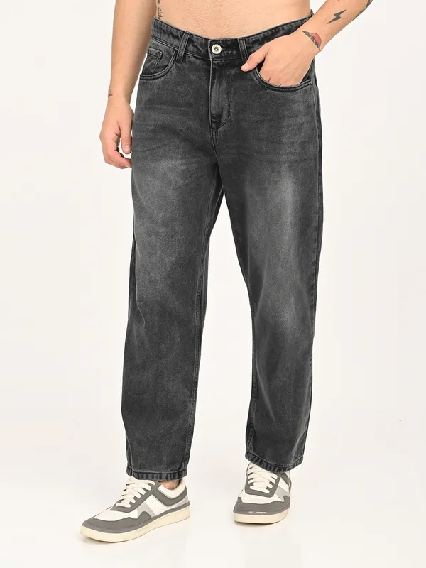 Straight_Fit_Jeans_For_Men