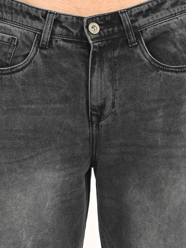 Straight_Fit_Jeans_For_Men