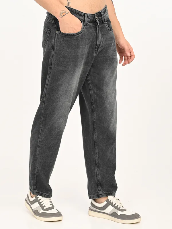Straight_Fit_Jeans_For_Men