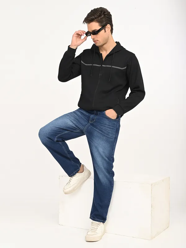 Straight_Fit_Jeans_For_Men