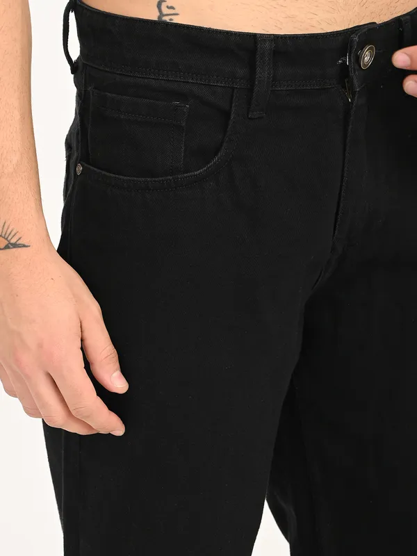 Straight_Fit_Jeans_For_Men