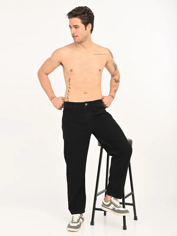 Straight_Fit_Jeans_For_Men