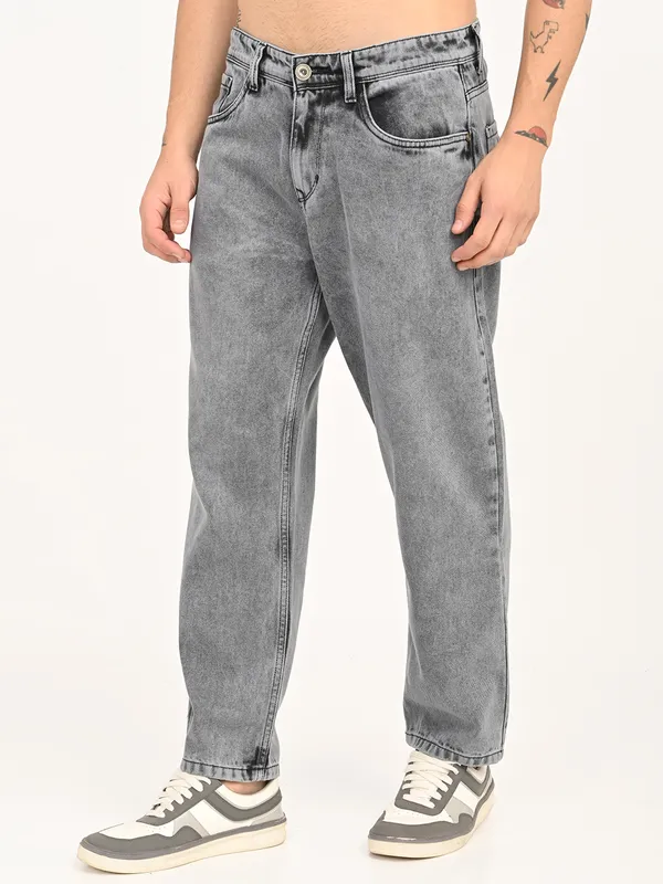 Straight_Fit_Jeans_For_Men