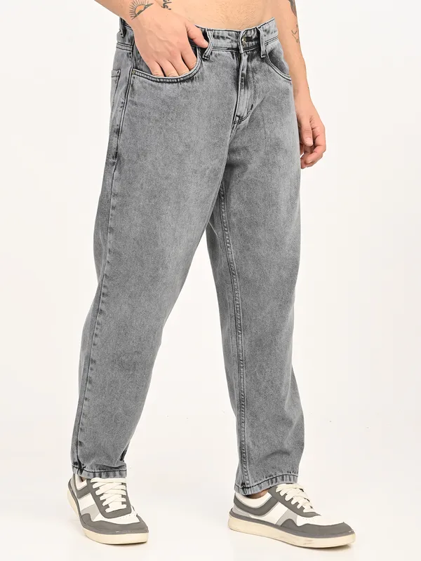 Straight_Fit_Jeans_For_Men
