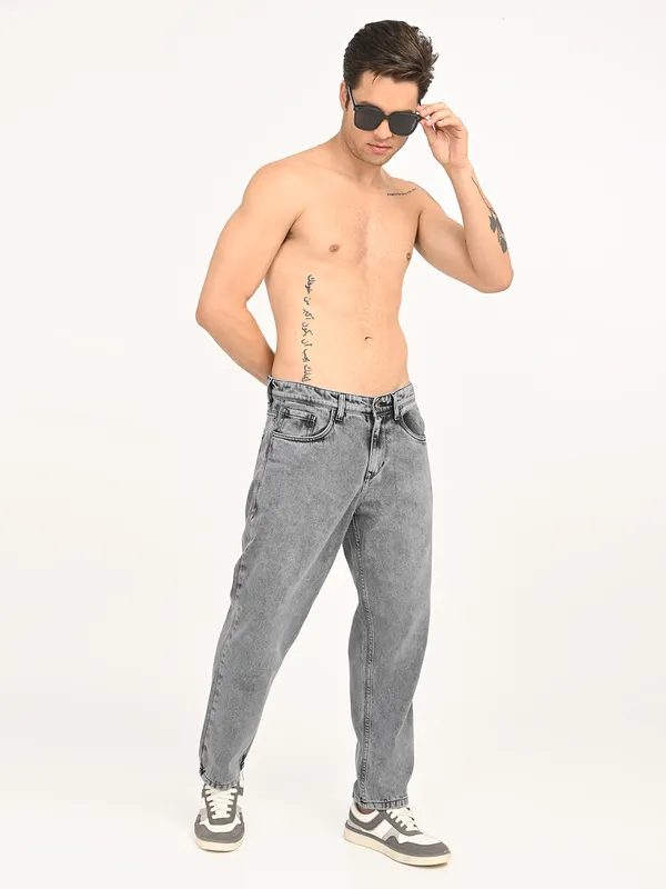 Straight_Fit_Jeans_For_Men