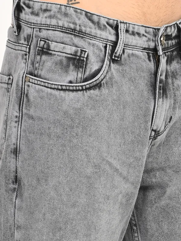 Straight_Fit_Jeans_For_Men