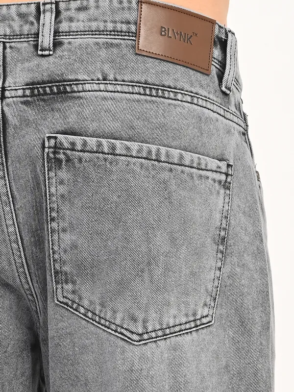 Straight_Fit_Jeans_For_Men