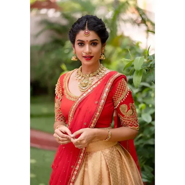 Red_Elegant_Design_Embroidered_Banarasi_Silk_Half_Saree_With_Dupatta_For_Women