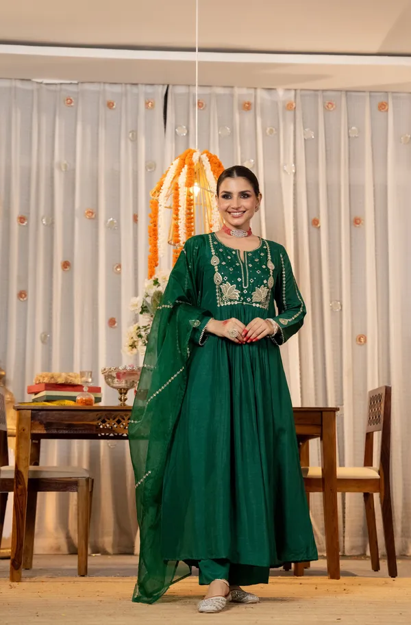 Green_Elegant_Design_Embroidered_Georgette_Anarkali_Suit_Set_With_Dupatta_For_Women