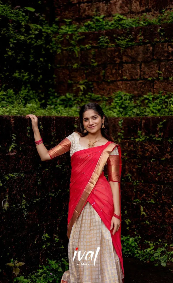 Red_And_Cream_Elegant_Design_Silk_Blend_Half_Saree_For_Women