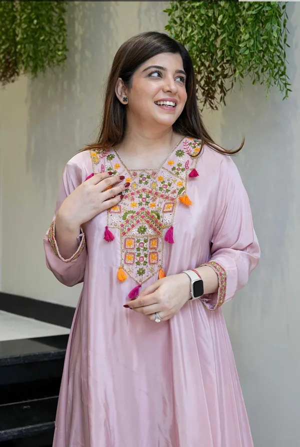 Pink_Elegant_Design_Embellished_Georgette_Kurta_Set_For_Women