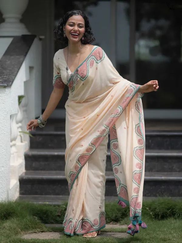 Cream_Elegant_Design_Embroidered_Silk_Blend_Saree_For_Women