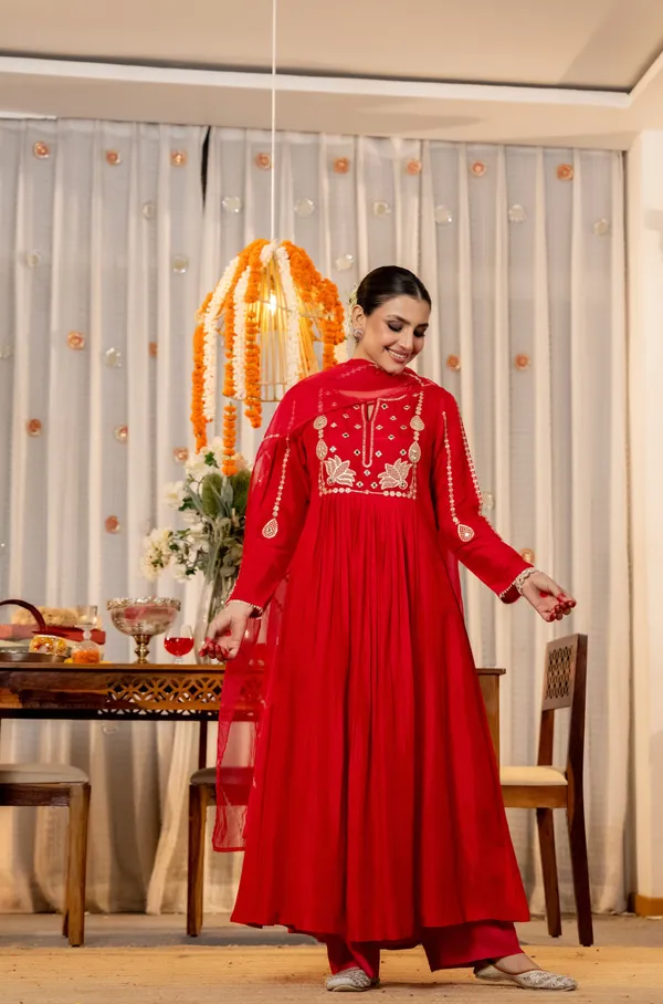 Red_Elegant_Design_Embroidered_Georgette_Anarkali_Suit_Set_With_Dupatta_For_Women