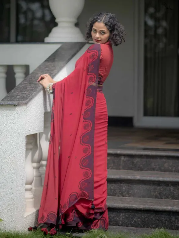 Red_Elegant_Design_Georgette_Saree_For_Women