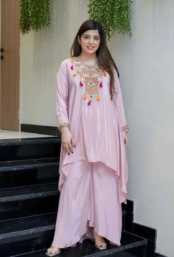 Pink_Elegant_Design_Embellished_Georgette_Kurta_Set_For_Women