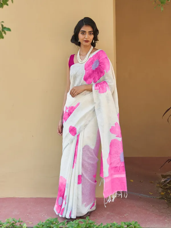 Pink_And_White_Elegant_Design_Linen_Saree_For_Women
