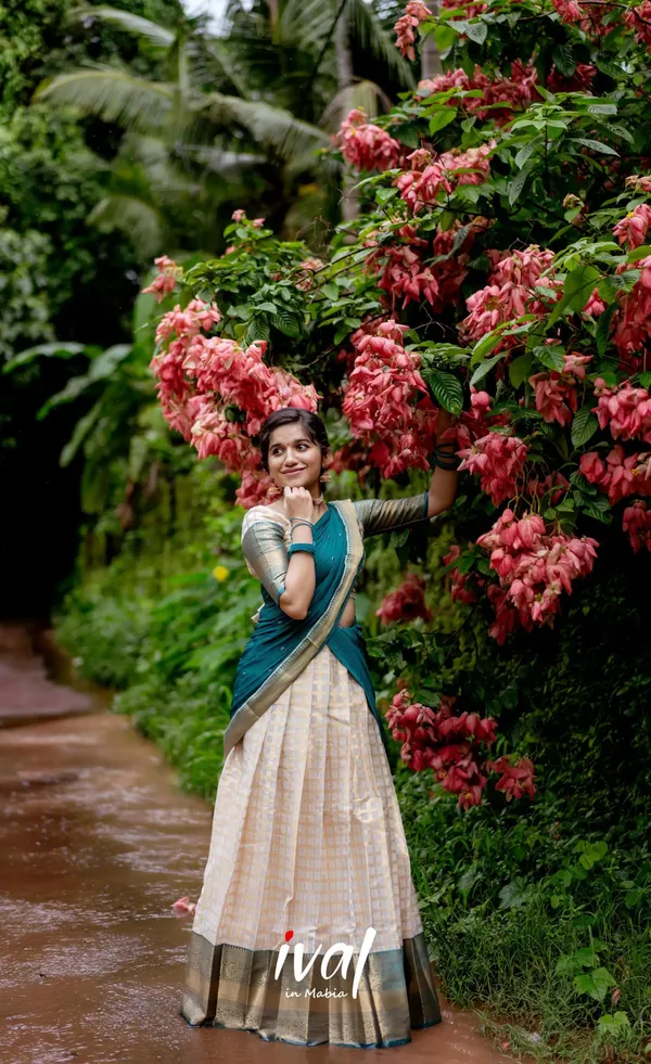 Green_Elegant_Design_Silk_Blend_Half_Saree_For_Women