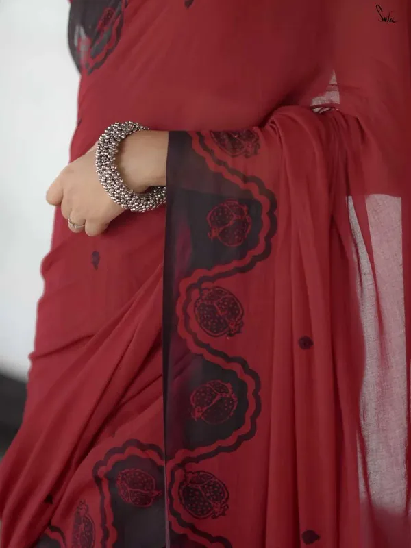 Red_Elegant_Design_Georgette_Saree_For_Women