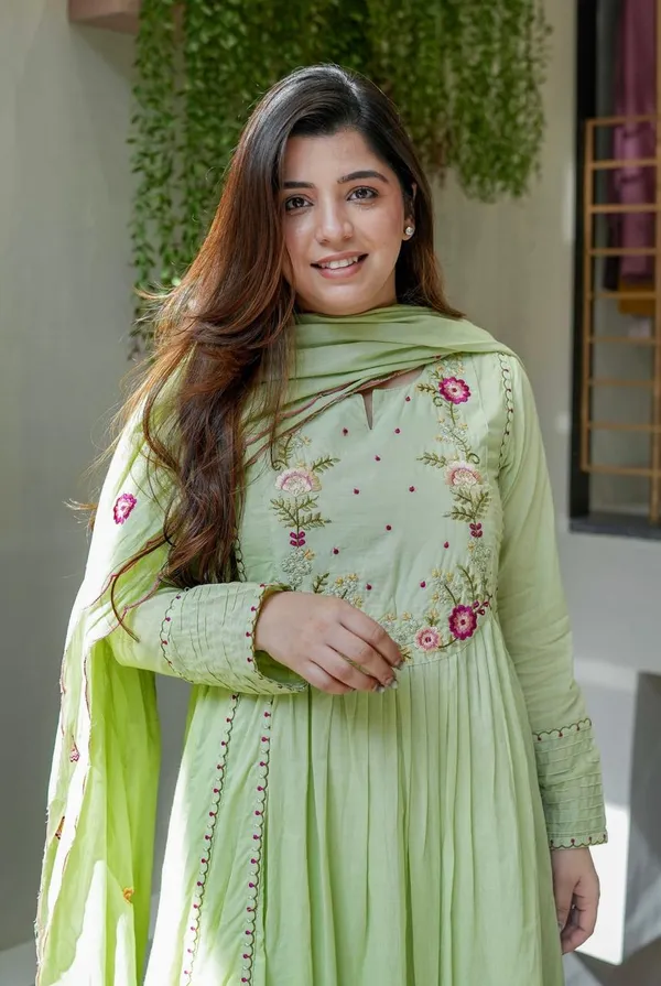 Green_Elegant_Design_Embroidered_Georgette_Anarkali_Suit_Set_With_Dupatta_For_Women