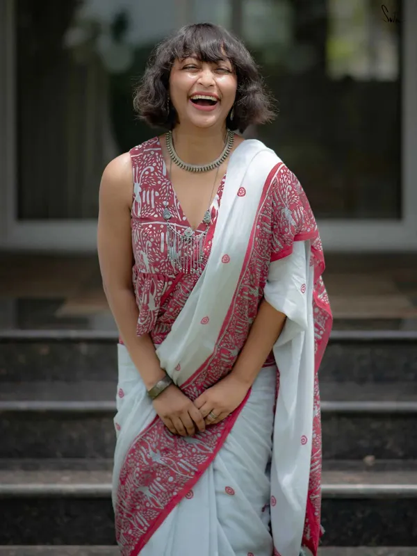 White_Elegant_Design_Cotton_Saree_For_Women
