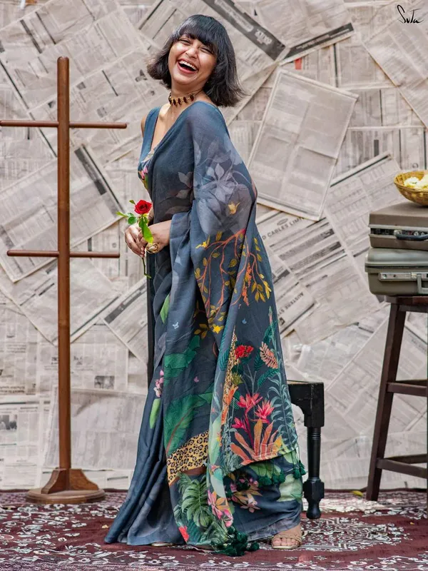 Multicolor_Elegant_Design_Crepe_Saree_For_Women