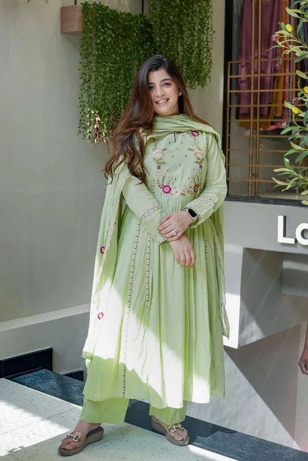 Green_Elegant_Design_Embroidered_Georgette_Anarkali_Suit_Set_With_Dupatta_For_Women