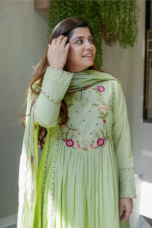 Green_Elegant_Design_Embroidered_Georgette_Anarkali_Suit_Set_With_Dupatta_For_Women