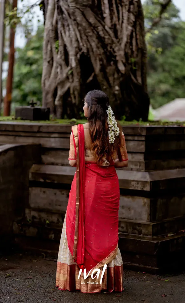 Red_And_Cream_Elegant_Design_Silk_Blend_Half_Saree_For_Women