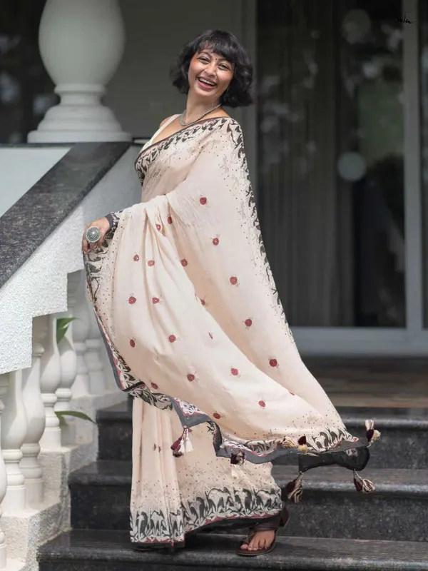 Cream_Elegant_Design_Embroidered_Net_Saree_For_Women
