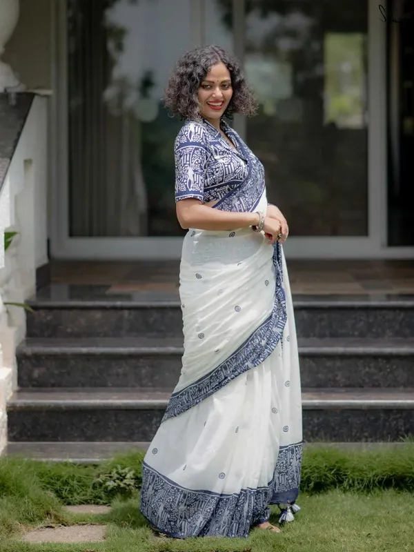 Blue_And_White_Elegant_Design_Cotton_Saree_For_Women