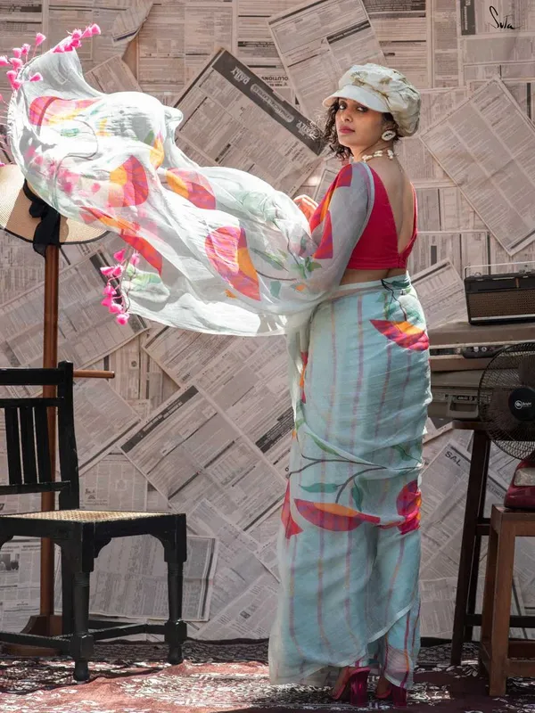 Green_Elegant_Design_Linen_Saree_For_Women