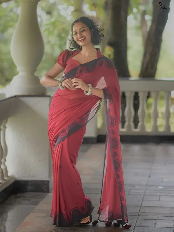 Red_Elegant_Design_Georgette_Saree_For_Women