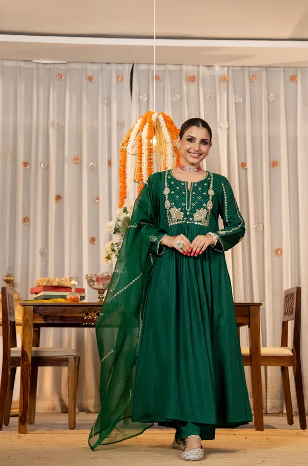 Green_Elegant_Design_Embroidered_Georgette_Anarkali_Suit_Set_With_Dupatta_For_Women
