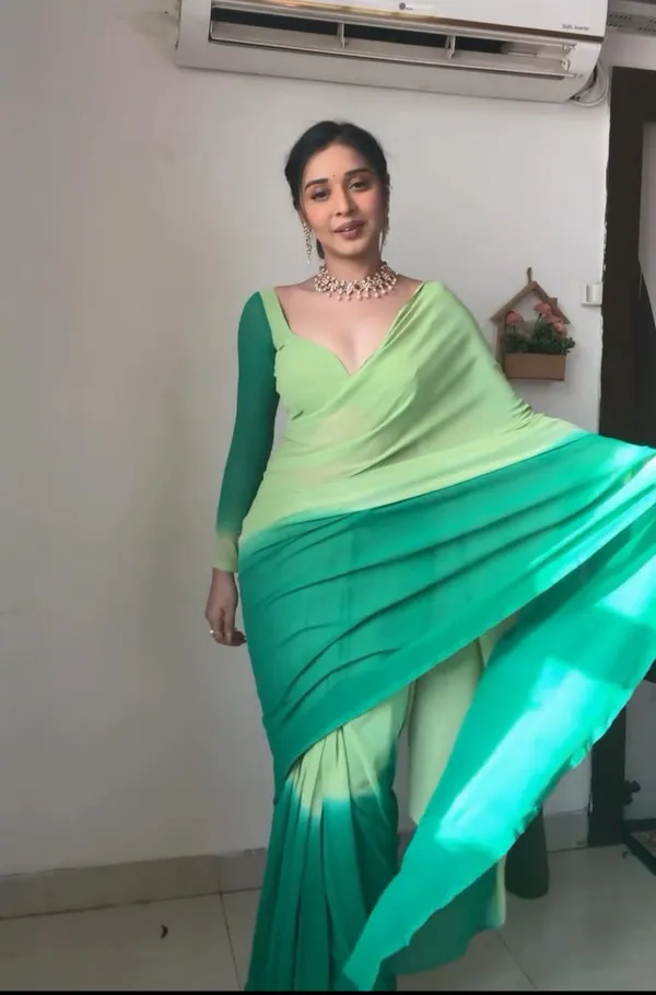 Green_Elegant_Design_Chiffon_Saree_For_Women