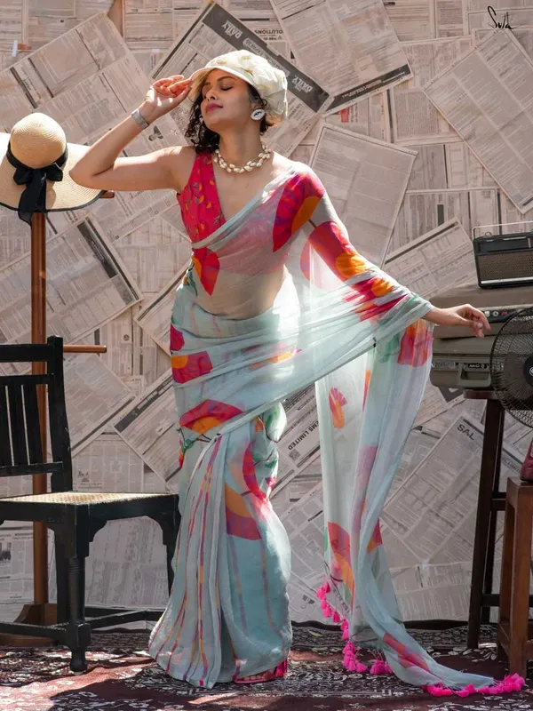 Green_Elegant_Design_Linen_Saree_For_Women
