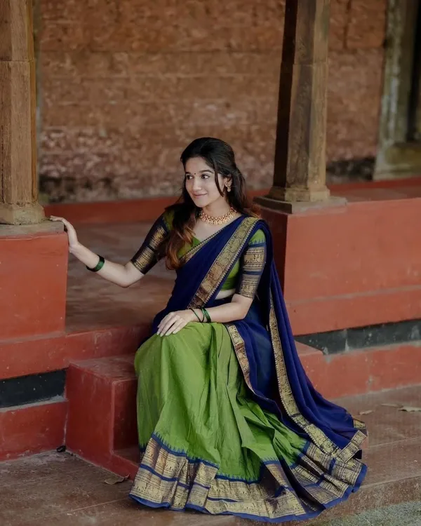 Green_And_Navy_Blue_Elegant_Design_Art_Silk_Half_Saree_For_Women