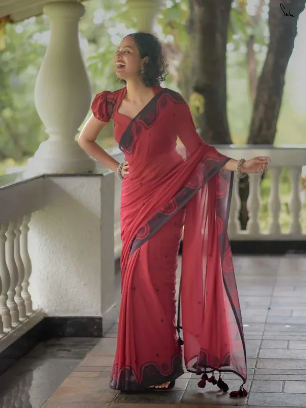 Red_Elegant_Design_Georgette_Saree_For_Women