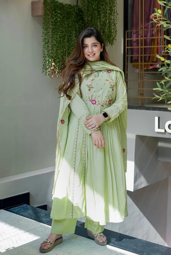 Green_Elegant_Design_Embroidered_Georgette_Anarkali_Suit_Set_With_Dupatta_For_Women