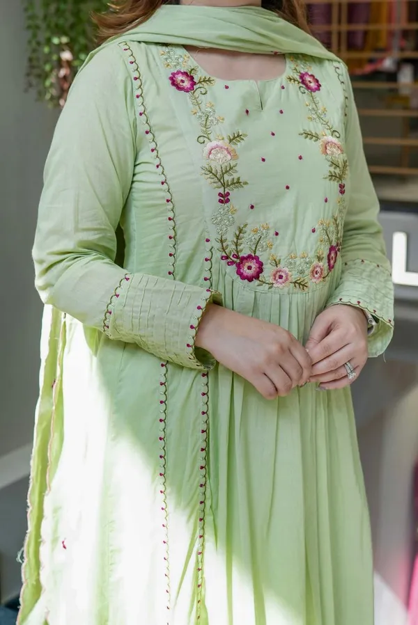 Green_Elegant_Design_Embroidered_Georgette_Anarkali_Suit_Set_With_Dupatta_For_Women