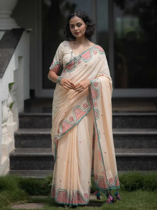 Cream_Elegant_Design_Embroidered_Silk_Blend_Saree_For_Women