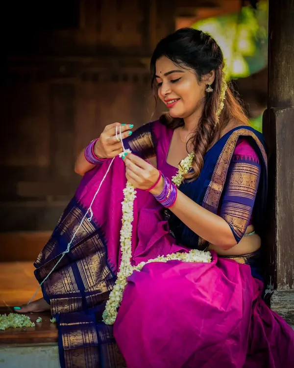 Navy_Blue_And_Magenta_Elegant_Design_Banarasi_Silk_Half_Saree_For_Women