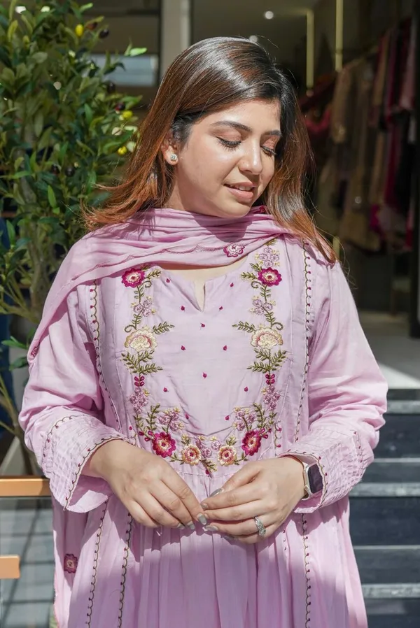 Pink_Elegant_Design_Embroidered_Georgette_Anarkali_Suit_Set_For_Women