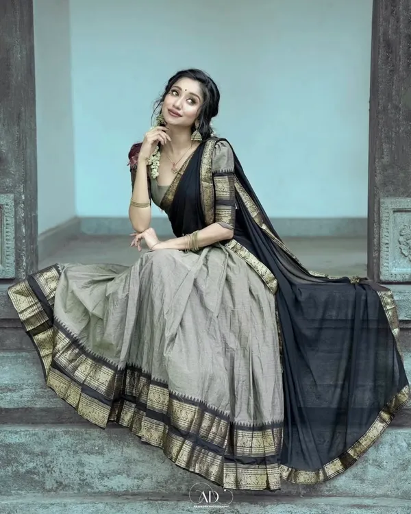Black_Elegant_Design_Silk_Blend_Half_Saree_For_Women