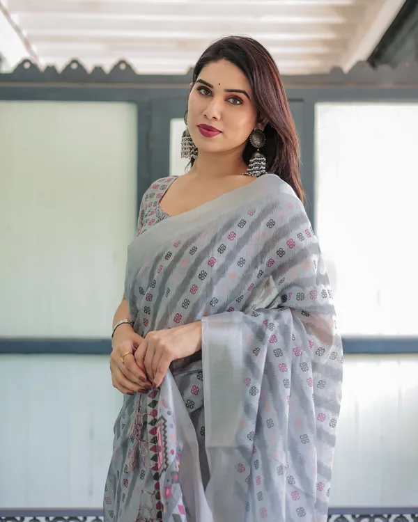 Grey_Elegant_Design_Crepe_Saree_For_Women